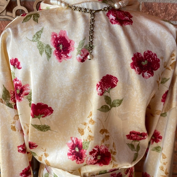 Alexandria Nicole • Medium • Floral • Gold/Red • Satin • Robe - Picture 12 of 15